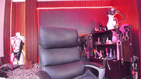 Snapshot of xiaqueen chatting on 4, 11, 2025 XiaQueen I M online show from 4, 11, 2025