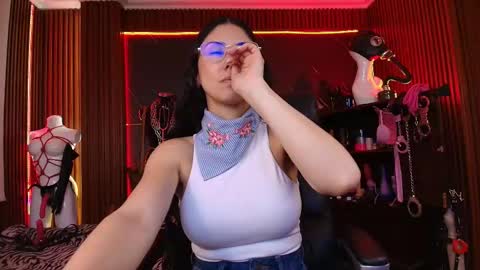 Snapshot of xiaqueen chatting on 8, 11, 2025 XiaQueen I M online show from 8, 11, 2025