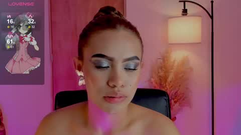 Snapshot of ximena_sotto1 chatting on 1, 1, 2025 camila online show from 1, 1, 2025