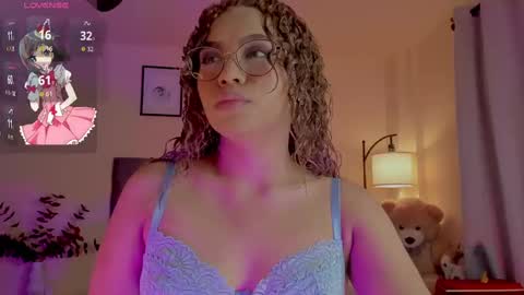 Snapshot of ximena_sotto1 chatting on 31, 10, 2025 camila online show from 31, 10, 2025