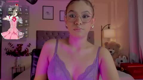 Snapshot of ximena_sotto1 chatting on 6, 11, 2025 camila online show from 6, 11, 2025