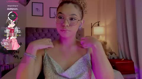 Snapshot of ximena_sotto1 chatting on 12, 11, 2025 camila online show from 12, 11, 2025