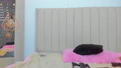 Snapshot of xiomara_cortes chatting on 9, 10, 2025 xiomara_cortes online show from 9, 10, 2025