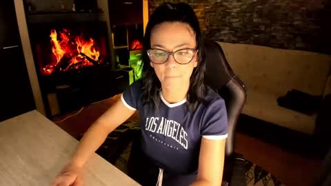 Lara online show from 10, 3, 2025
