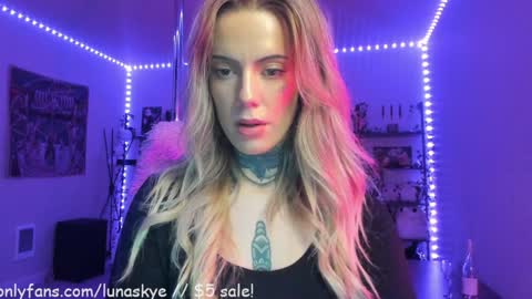 Snapshot of xlunaskye chatting on 11, 11, 2025 online show from 11, 11, 2025