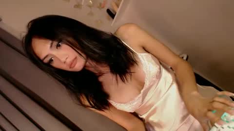 JACKY DELOS SANTOS online show from 1, 2, 2025