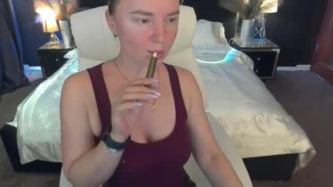 Snapshot of xo_monica chatting on 25, 10, 2025 Monica online show from 25, 10, 2025