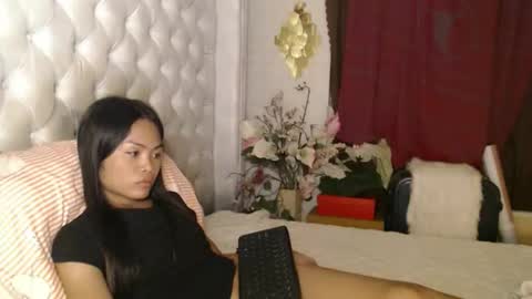Snapshot of xpinaycreamcockx chatting on 19, 11, 2025 JHANA online show from 19, 11, 2025