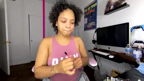 Snapshot of xstargazingx chatting on 12, 10, 2025 xStarGazingx online show from 12, 10, 2025