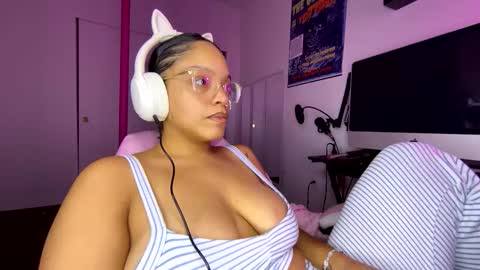 Snapshot of xstargazingx chatting on 6, 11, 2025 xStarGazingx online show from 6, 11, 2025