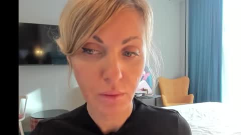 Snapshot of xvaleriax0 chatting on 12, 9, 2025 xvaleriax0 online show from 12, 9, 2025