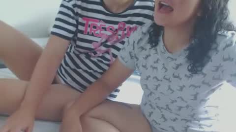 Gabriela and Camila online show from 19, 1, 2025