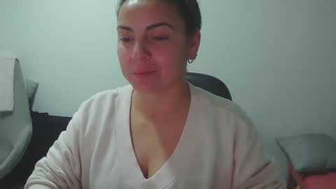 Snapshot of xxbeyotaxx chatting on 27, 10, 2025 beyota online show from 27, 10, 2025