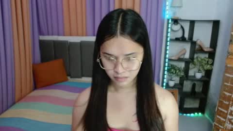 CHLOES ROOM online show from 21, 11, 2025