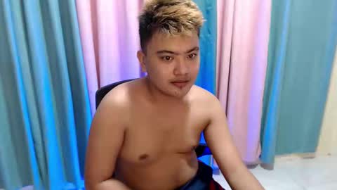 Snapshot of xxhotloyd_cummerx chatting on 28, 11, 2025 Loyd online show from 28, 11, 2025