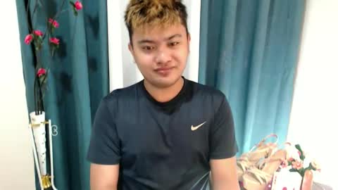 Snapshot of xxhotloyd_cummerx chatting on 17, 12, 2025 Loyd online show from 17, 12, 2025