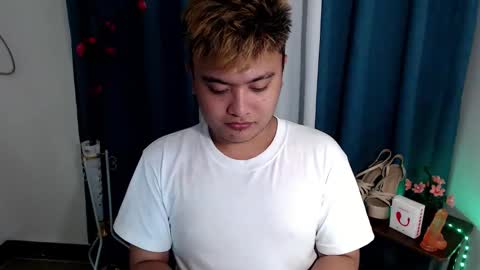 Snapshot of xxhotloyd_cummerx chatting on 17, 12, 2025 Loyd online show from 17, 12, 2025