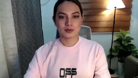 Snapshot of xxjulielovesyouxx chatting on 7, 1, 2025 July online show from 7, 1, 2025