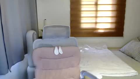 Snapshot of xxjulielovesyouxx chatting on 16, 11, 2025 July online show from 16, 11, 2025