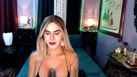 Snapshot of xxqueenofperfectionxx chatting on 12, 1, 2025 urperfection kelly online show from 12, 1, 2025