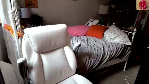 Strawberry Jane online show from 4, 11, 2025