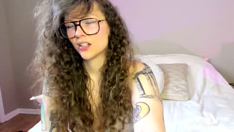 Snapshot of xxx_aura_xxx chatting on 4, 3, 2025 Aura Deluge online show from 4, 3, 2025