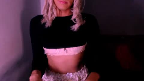 Snapshot of xxxanonymousloverxxx chatting on 9, 10, 2025 Chiara online show from 9, 10, 2025