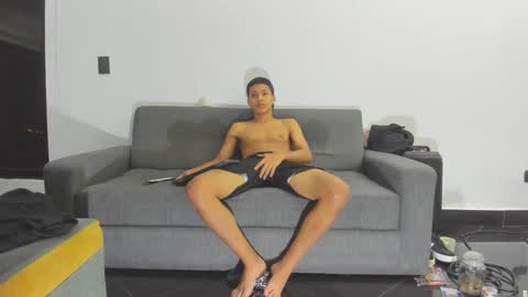 Snapshot of y0ung_master_ chatting on 12, 3, 2025 Sr. Y0ung Master online show from 12, 3, 2025