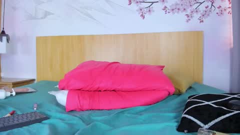 Yasminn Scott online show from 28, 1, 2025