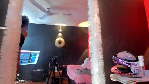 Snapshot of yayahilton chatting on 3, 12, 2025 YAYA online show from 3, 12, 2025