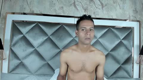 Snapshot of yayi_derek chatting on 8, 2, 2025 yayi derek online show from 8, 2, 2025