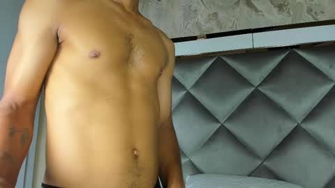 Snapshot of yayi_derek chatting on 21, 2, 2025 yayi derek online show from 21, 2, 2025