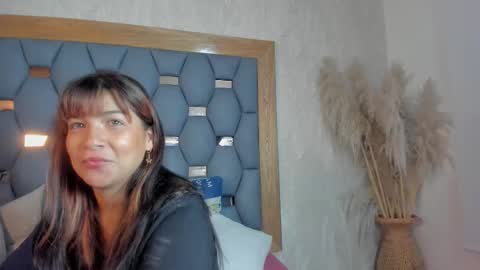 Snapshot of yayi_derek chatting on 14, 10, 2025 yayi derek online show from 14, 10, 2025