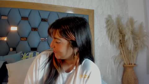 Snapshot of yayi_derek chatting on 17, 10, 2025 yayi derek online show from 17, 10, 2025