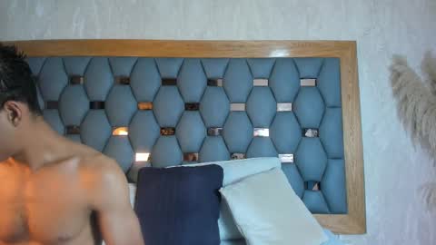 Snapshot of yayi_derek chatting on 18, 10, 2025 yayi derek online show from 18, 10, 2025