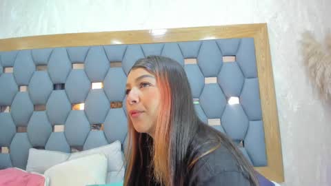 Snapshot of yayi_derek chatting on 25, 10, 2025 yayi derek online show from 25, 10, 2025