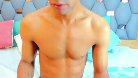 Snapshot of yayi_derek chatting on 28, 10, 2025 yayi derek online show from 28, 10, 2025