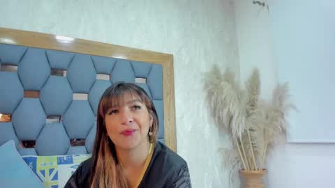 Snapshot of yayi_derek chatting on 30, 10, 2025 yayi derek online show from 30, 10, 2025