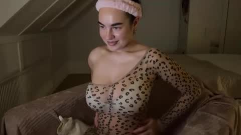 Snapshot of yeahrina chatting on 16, 10, 2025 rina online show from 16, 10, 2025