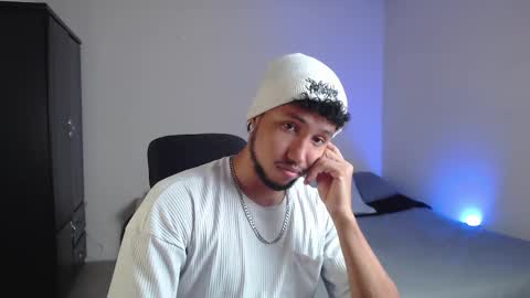 Snapshot of yeff_stone chatting on 10, 10, 2025 yeff online show from 10, 10, 2025