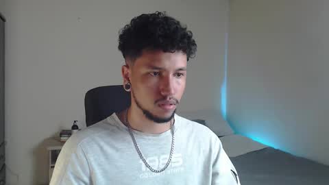 Snapshot of yeff_stone chatting on 18, 10, 2025 yeff online show from 18, 10, 2025