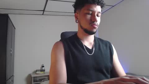 Snapshot of yeff_stone chatting on 21, 10, 2025 yeff online show from 21, 10, 2025