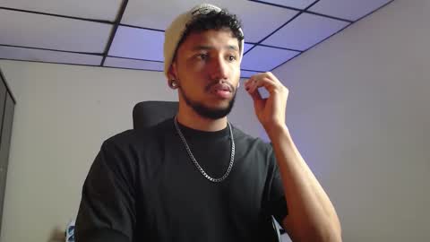 Snapshot of yeff_stone chatting on 28, 10, 2025 yeff online show from 28, 10, 2025