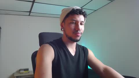 Snapshot of yeff_stone chatting on 30, 10, 2025 yeff online show from 30, 10, 2025