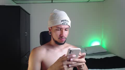 Snapshot of yeff_stone chatting on 6, 11, 2025 yeff online show from 6, 11, 2025