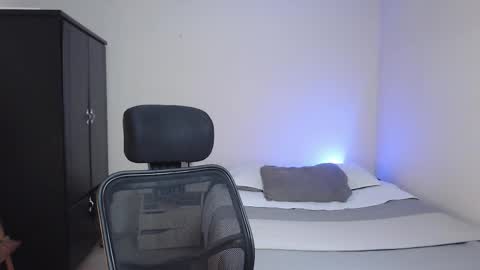 Snapshot of yeff_stone chatting on 18, 12, 2025 yeff online show from 18, 12, 2025