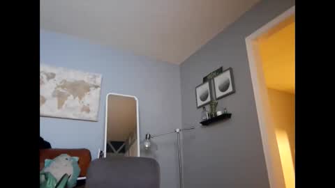 Ella Ts online show from 25, 1, 2025