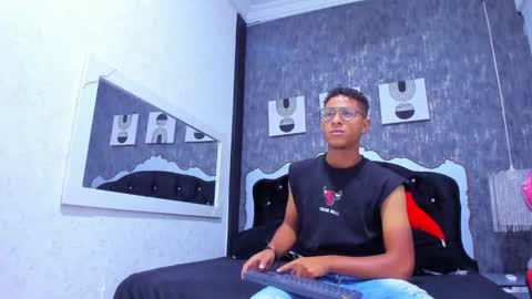 Snapshot of yeps_pluss chatting on 14, 10, 2025 M O R E N O online show from 14, 10, 2025