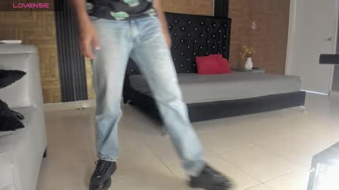 Snapshot of yeps_pluss chatting on 19, 10, 2025 M O R E N O online show from 19, 10, 2025