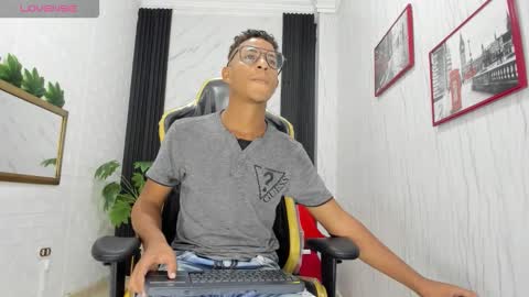 Snapshot of yeps_pluss chatting on 24, 10, 2025 M O R E N O online show from 24, 10, 2025